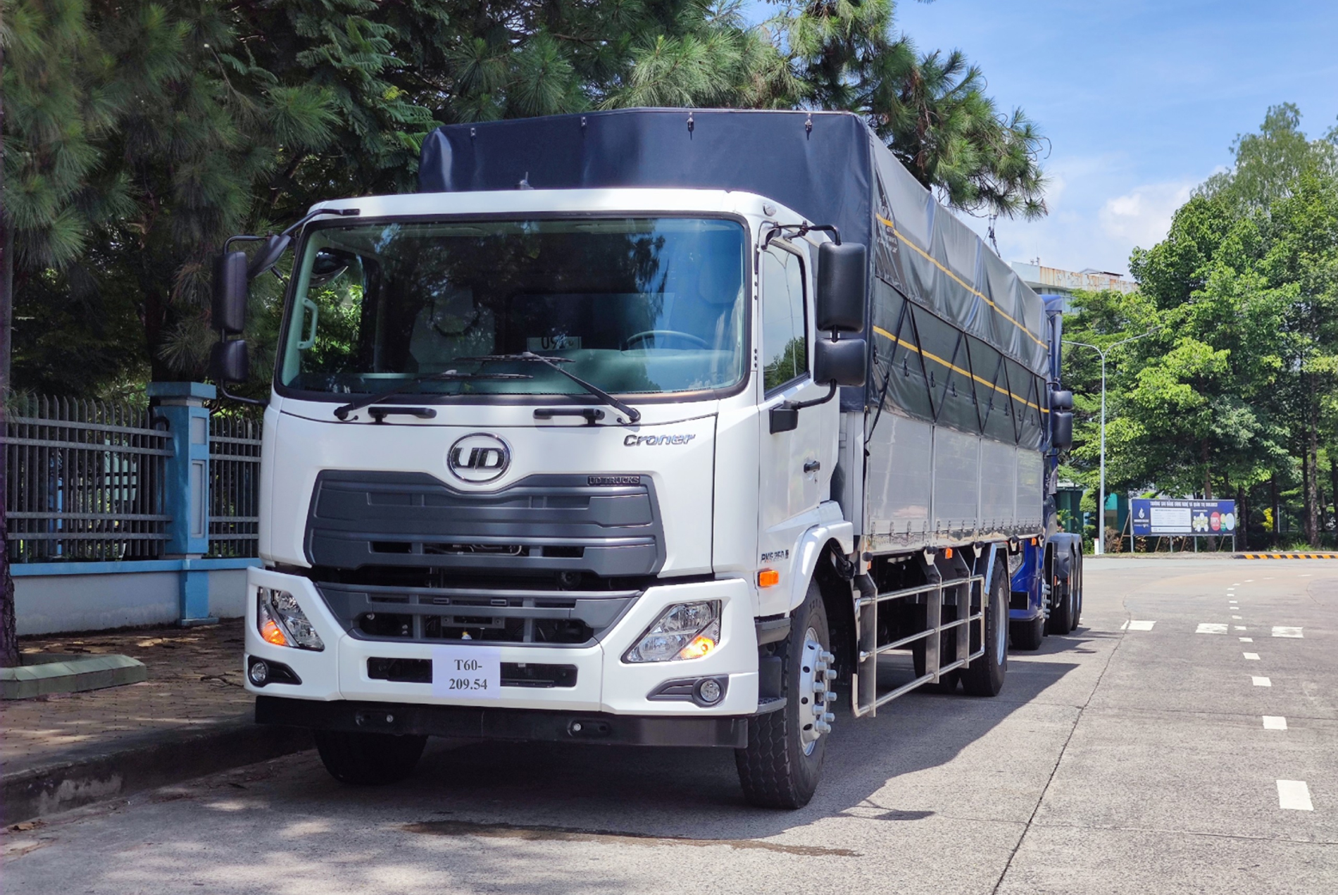 XE TẢI UD 8 TẤN CRONER PKE 250 WB 5500